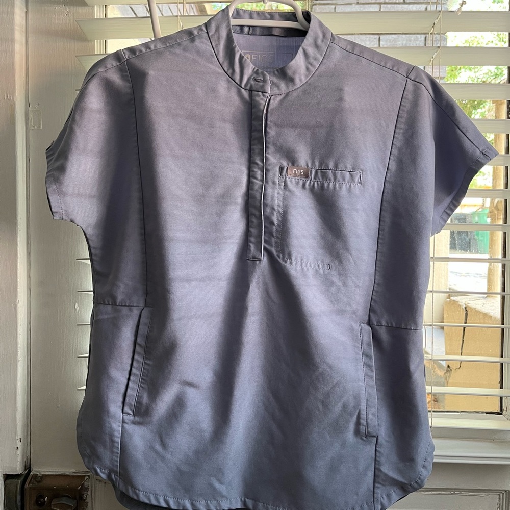 Figs scrub top